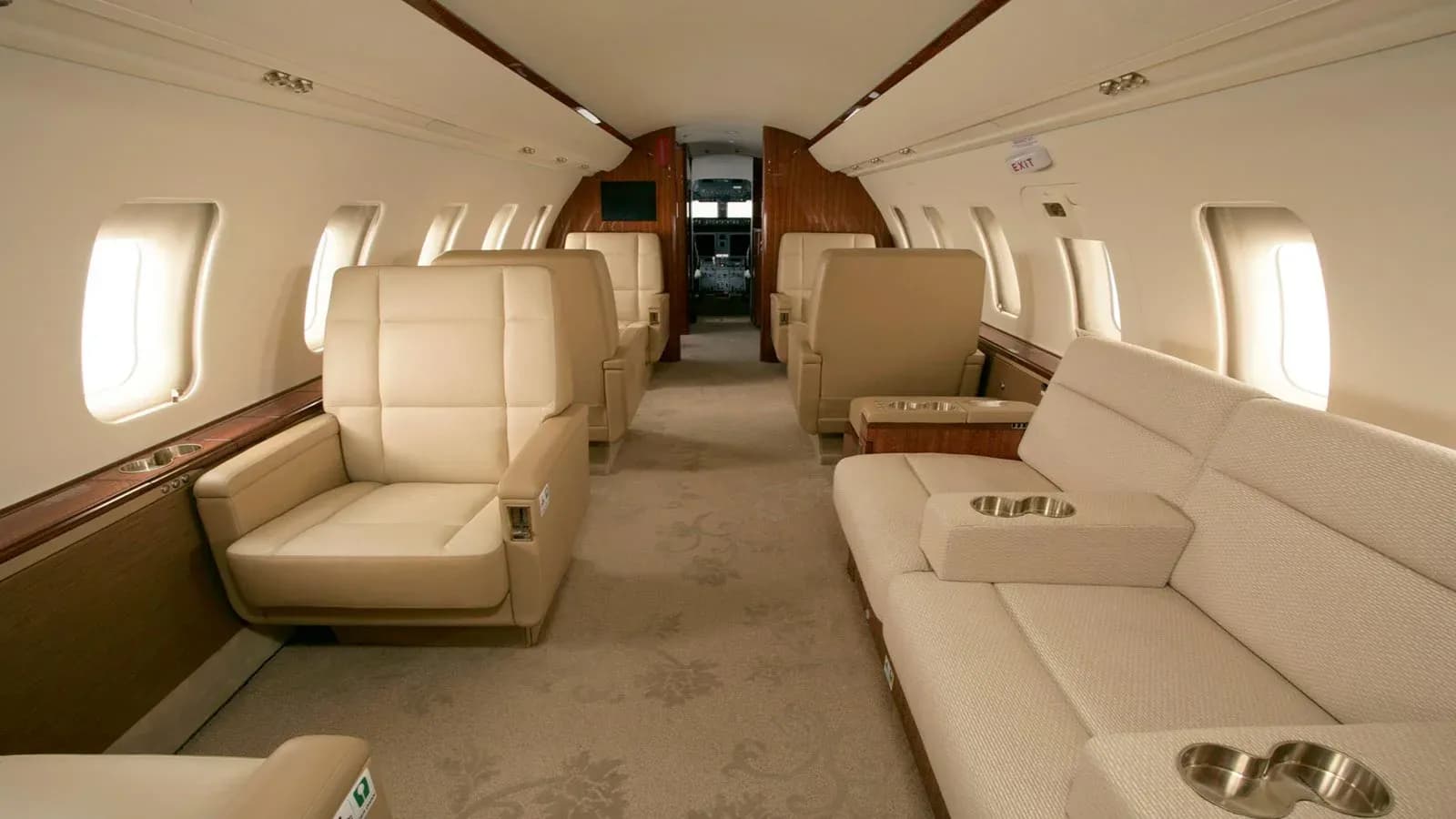 bombardier-challenger-605