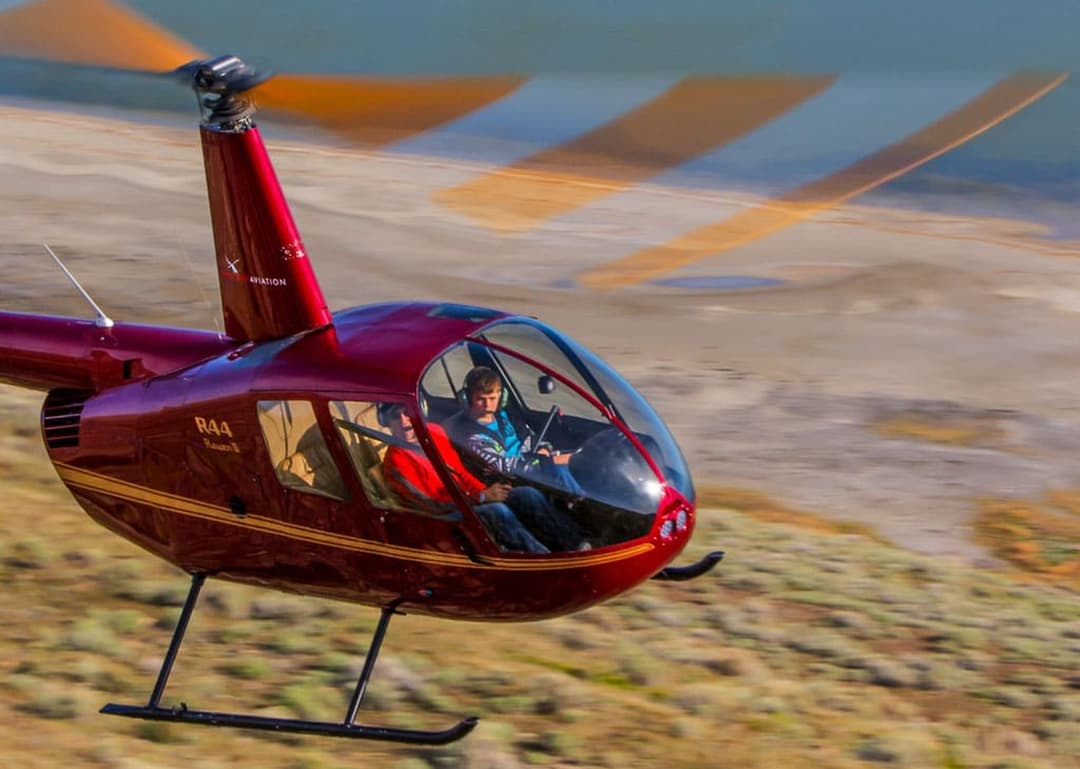 robinson-r44-01.jpg